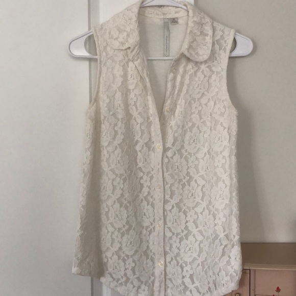 Lace Sleeveless Top - Picture 2 of 7